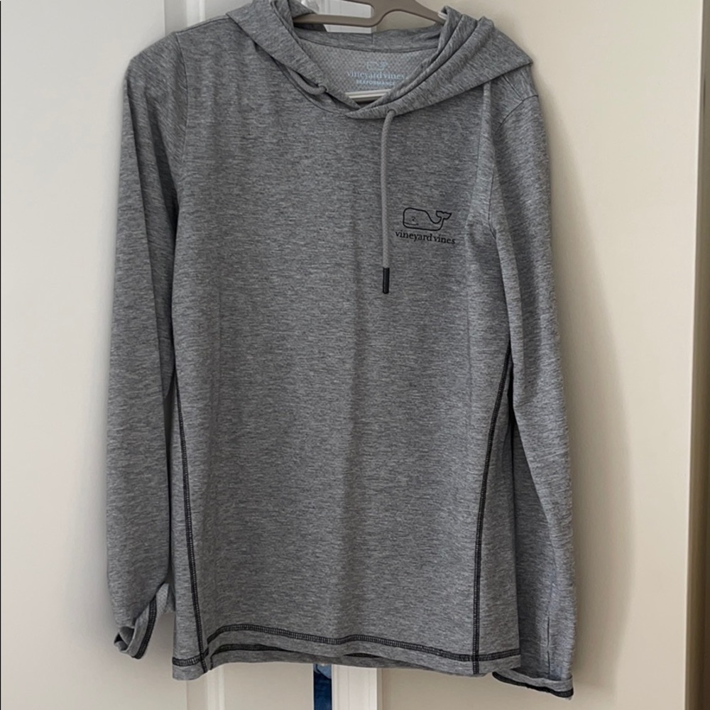 vineyard vines gray sports wear top